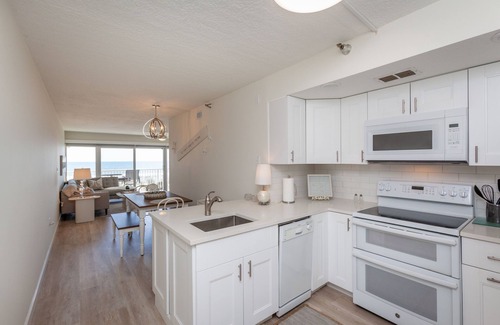 Jacksonville Beach Condo | LUXURIOUS Oceanfront - Beachdrifter 201 South-end w wrap around balcony