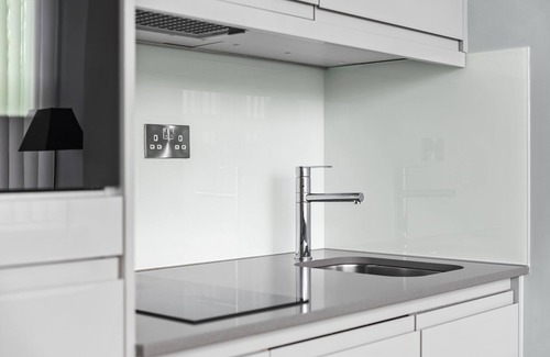 Chelmsford Apartment | Luxurious ONE Bedroom Apartment IN Bond Street
