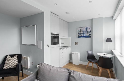 Chelmsford Apartment | Luxurious ONE Bedroom Apartment IN Bond Street