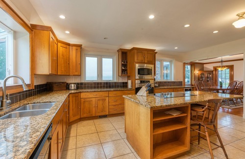 Town of Owasco House | Luxurious Owasco Lakefront Home with Level Lakeshore Beachfront 200 Feet +-