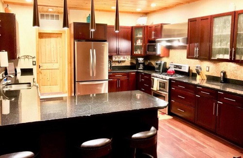 Brookdale Meadows Apartment | Luxurious, Private Cabin w/Hot Tub & Volleyball