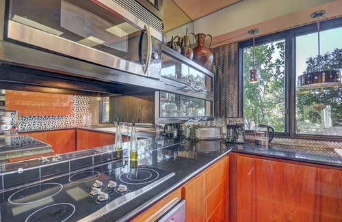 Scotch Eighty House | LUXURIOUS PRIVATE ESTATE PRIME LOCATION, L ,T, R