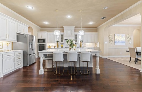 Prosper House | Luxurious Prosper Retreat- 5 Beds & a Private Pool