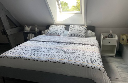 Montreuil-le-Henri Bed & Breakfast | Luxurious Retreat: Private Suite with Pool, Garden, and Exclusive Dining Experience