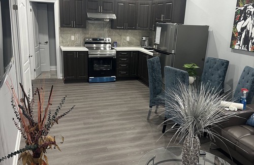 Brampton Apartment | luxurious residence characterized by high-quality materials.