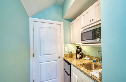 Vilano Beach Apartment | Luxurious Retreat with Incredible Ocean Views, Just Steps to Beach, Romantic, $300 in Free Tickets!