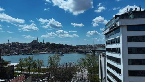 Galata Apartment | Luxurious Sea View Apartment in Karaköy 4BR , 2BA, AC