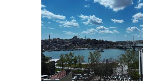 Galata Apartment | Luxurious Sea View Apartment in Karaköy 4BR , 2BA, AC