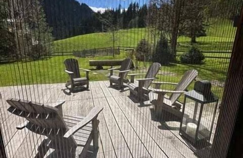 Zweisimmen Nr Gstaad Ski Chalet | Luxurious Ski-in/ski-out Chalet in Chalberhoni
