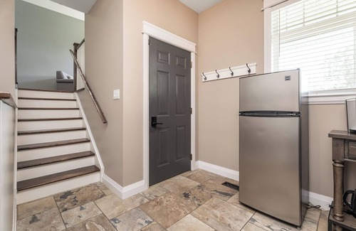 Georgetown House | Luxurious Studio on one acre in town
