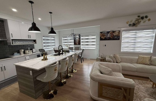 St. Albert House | Luxurious Stylish 3-bedroom building in peaceful St. Albert with WiFi and Games