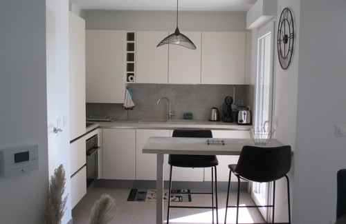 Sanary-sur-Mer Apartment | LUXURIOUS T2 - 50M2 - CLASS 2* - SANARY NEAR BEACHES & TOWN CENTER