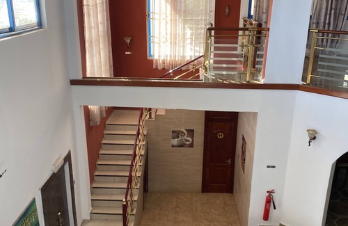 Sekondi-Takoradi Cabin | Luxurious Ten-Bedroom Lodge Apartment