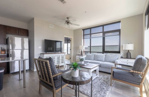 Rolling Mill Hill Condo | Luxurious Top Floor 2 Br 2 Ba Downtown Condo-#604