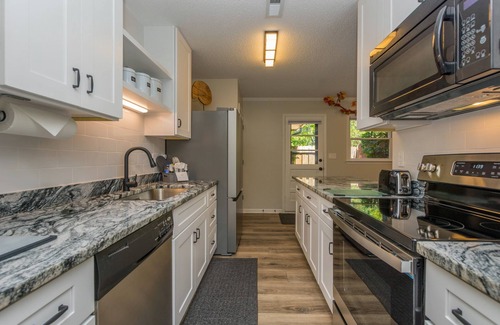 Lexington Condo | Luxurious Townhome, Peace of Nature, King bed, Extended Stay