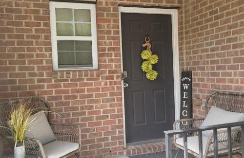 Apex Apartment | Luxurious Townhome