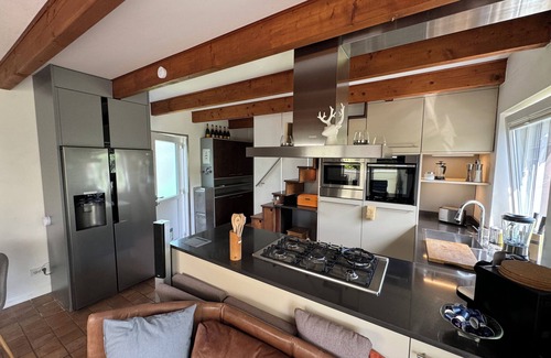 Sande House | Luxurious vacation home directly on the Ems-Jade Canal Sauna, hot tub, whirlpool, fireplace
