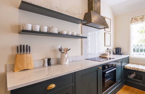 Henley House | Luxurious Vineyard Hideaway At Stanlake Park