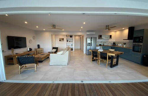 Orient Bay Apartment | Luxurious waterfront Grand T3 on the beach of Orient Bay, swimming pool