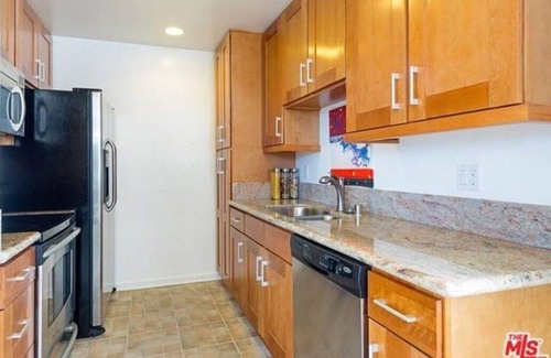 Westwood Condo | Luxurious Wilshire Corridor Condo Near UCLA, Century City, & Beverly Hills