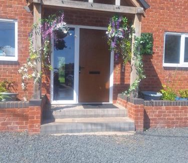 Alfrick House | Luxuriously appointed 3 bedroom cottage off road parking for 3 vehicles dogs welcome by prior arrangement only 3 church cottages Alfrick close to Malvern and Worcester and Shelsley Walsh in a lovely village close to M5 Dogs welcome