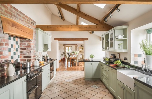 Shepton Mallet Other | Luxuriously renovated farmhouse with hot tub