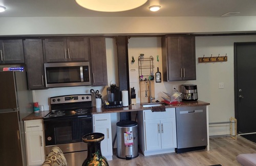 New Center Detroit Apartment | Luxury 1-bd apt w/WiFi, Parking, AC, and Balcony in fantastic Detroit. 1