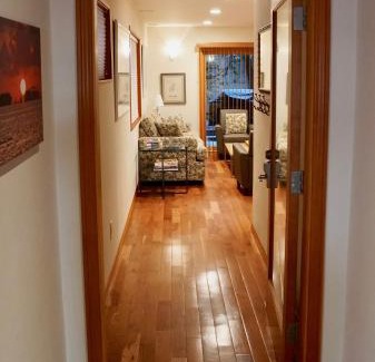 Marina Peninsula House | Luxury 1 Bedroom Unit-Walk to Beach -Baby Friendly