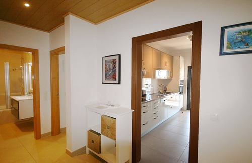 Albardeira House | Luxury 1 Bedroom w/Communal Pool & Great Views, WiFi, Close to Marina & Beach