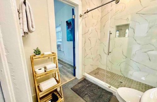 Montrose Cabin | Luxury 1 BR Montrose - Cagliari at The Italian Plaza