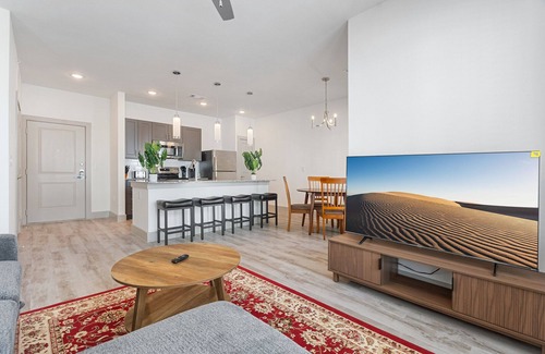 Vista Del Pueblo Apartment | Luxury 1BD/1BA Next to Airport 8653