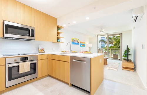 Ala Moana Condo | Luxury 1BR with Pool View at Sky Ala Moana