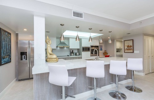 Delray Beach Apartment | Luxury 2/2 Apartment Mins from beaches, Wifi, Pool, Tennis