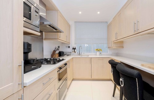 Queen's Gate Apartment | Luxury 2 Bed Flat in South Ken, at the ♥️ of Central London, w/Air Con