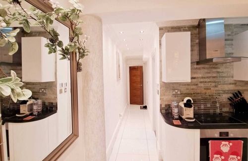 Harrow Road Apartment | Luxury 2 bed garden flat near Paddington!