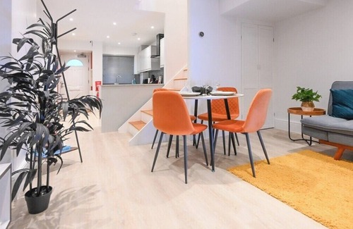 Tottenham Green Apartment | Luxury 2 Bed Split Level Maisonette W/Parking