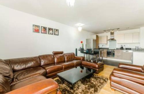 Woodberry Down Apartment | Luxury 2 bedroom apartment in Central London with free Parking