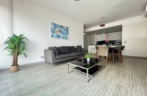San Francisco Apartment | Luxury 2 bedroom apt free parking and Pool