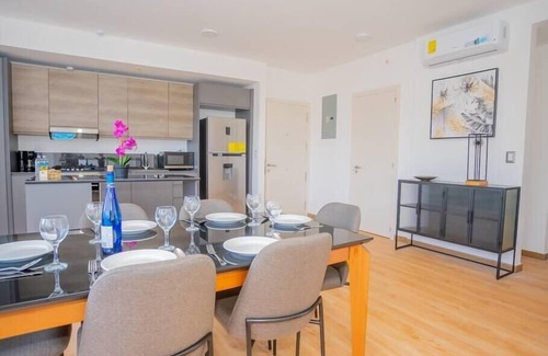 Marbella Apartment | Luxury 2 Bedroom apt with free parking and balcony