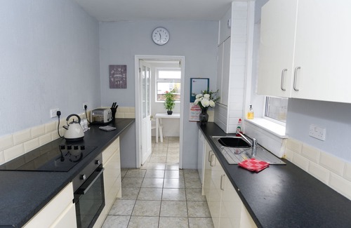 Crewe House | Luxury 2 bedroom terraced home next to Bentley Motors.