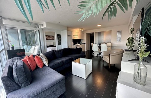 CityPlace Apartment | Luxury 2 bedroom with Lake View