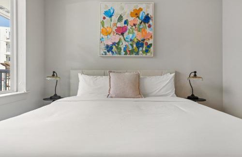Windsor Park Apartment | Luxury 2-BR with Poolside Patio