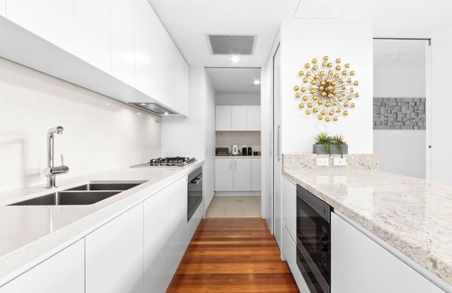 Toowong Apartment | Luxury 2-Level Riverfront Penthouse - 3-Bed/4-Bed Options