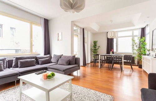 Goztepe Apartment | Luxury 2-min to Bagdat Street
