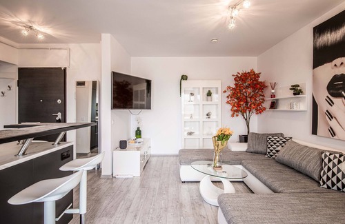 Militari Apartment | Luxury 2-Room Penthouse Plaza Residence, central in town, close to Plaza Mall