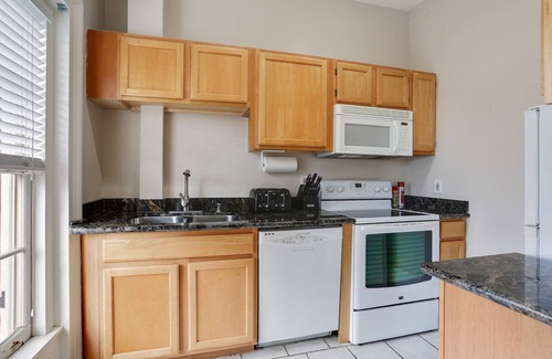 Arts/Warehouse District Apartment | Luxury 2-Story Condo/Prime Location