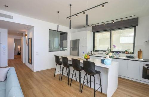 Tel Aviv Promenade Apartment | Luxury 2BD Beach Apartment 105