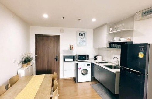 Phra Khanong Condo | Luxury 2Bed 2bath condo, Wi-Fi, Pool, Gym, BTS!