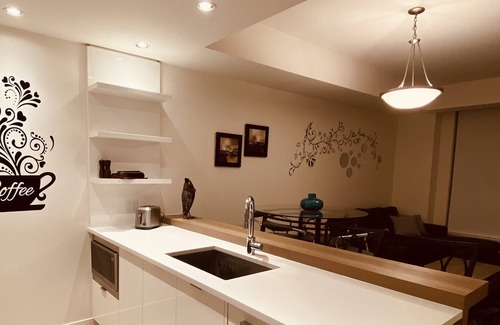 Crescent Heights Condo | Luxury 2Bed 2Bath Waterfront Downtown Property with River View