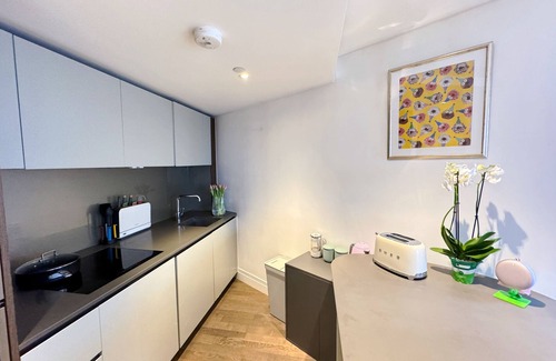 Nine Elms Apartment | Luxury 2bed 2BR apt in Zone 1 River side new built